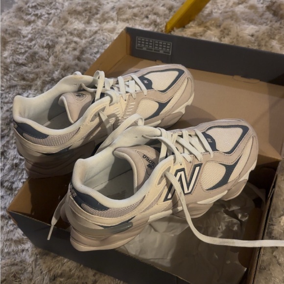 New Balance Cream and Gray Athletic Shoes - Picture 4 of 6